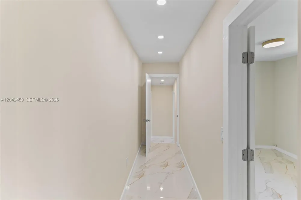 21330 NE 26 AV Aventura, FL 33180
