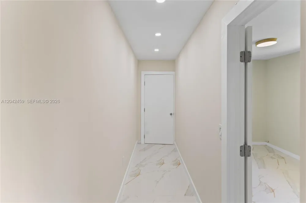 21330 NE 26 AV Aventura, FL 33180
