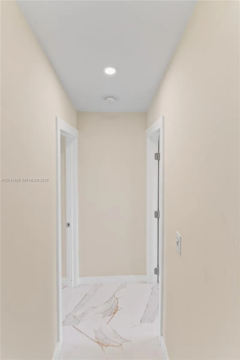 21330 NE 26 AV Aventura, FL 33180