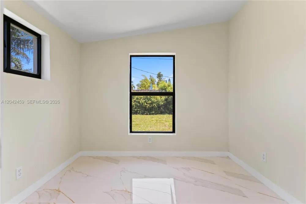 21330 NE 26 AV Aventura, FL 33180