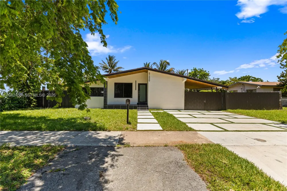 21330 NE 26 AV Aventura, FL 33180