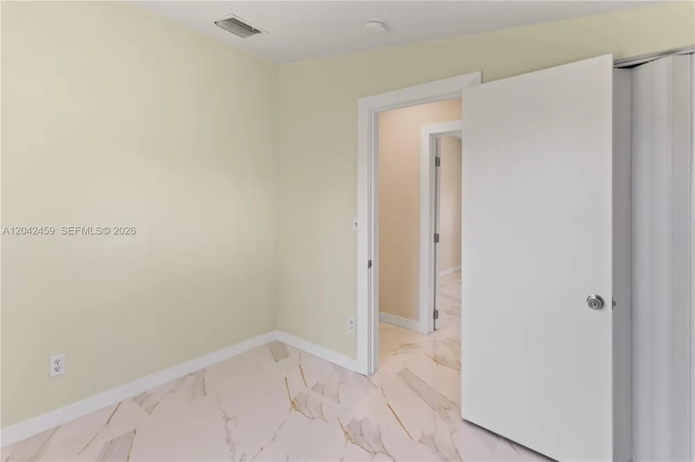 21330 NE 26 AV Aventura, FL 33180