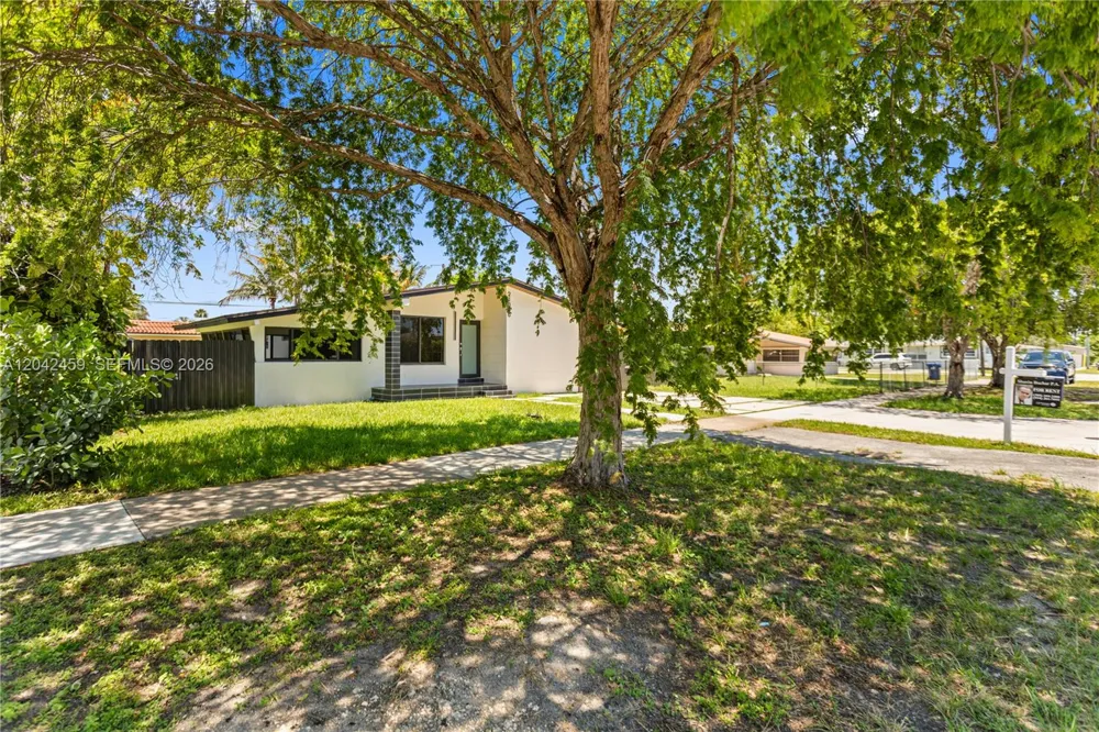 21330 NE 26 AV Aventura, FL 33180