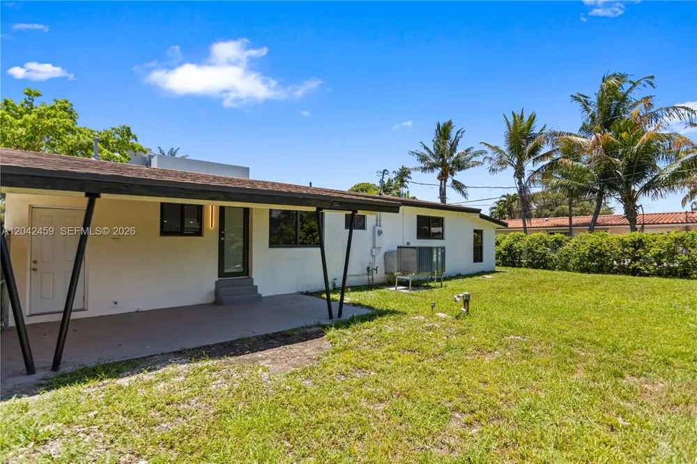21330 NE 26 AV Aventura, FL 33180