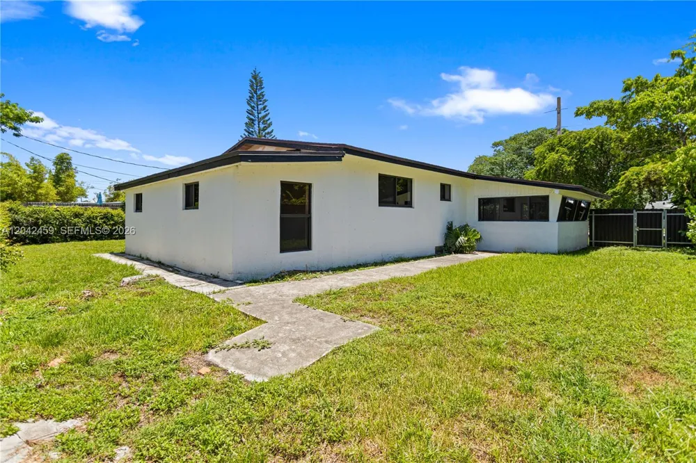 21330 NE 26 AV Aventura, FL 33180