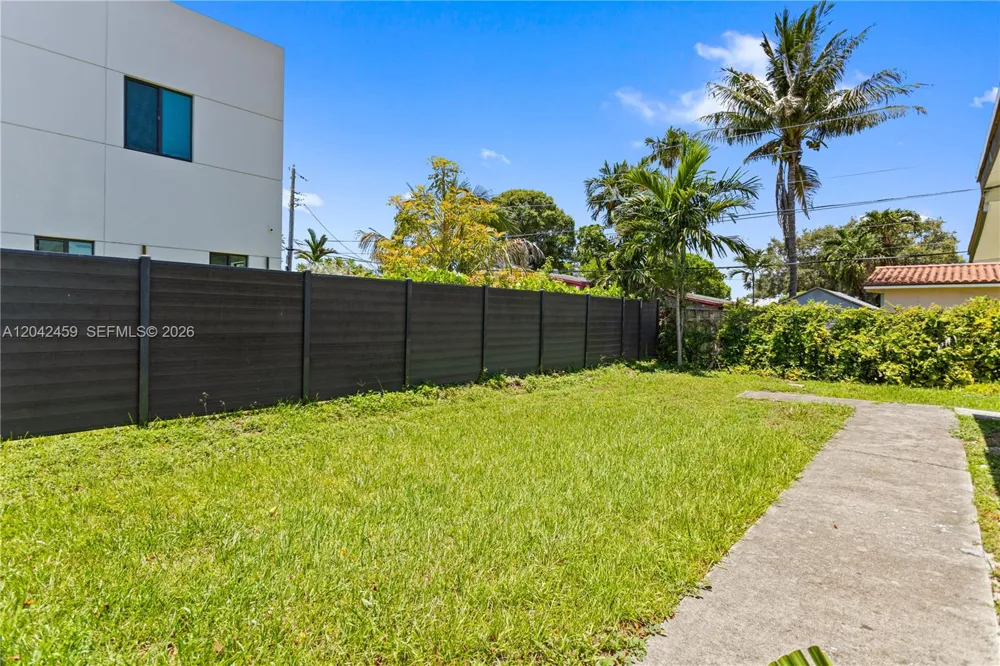 21330 NE 26 AV Aventura, FL 33180