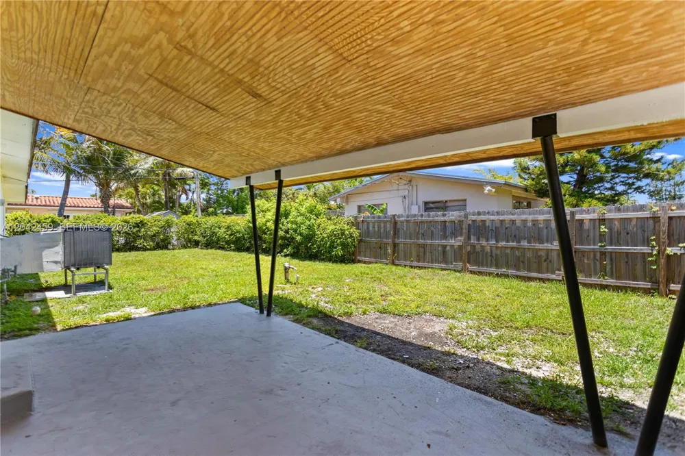 21330 NE 26 AV Aventura, FL 33180