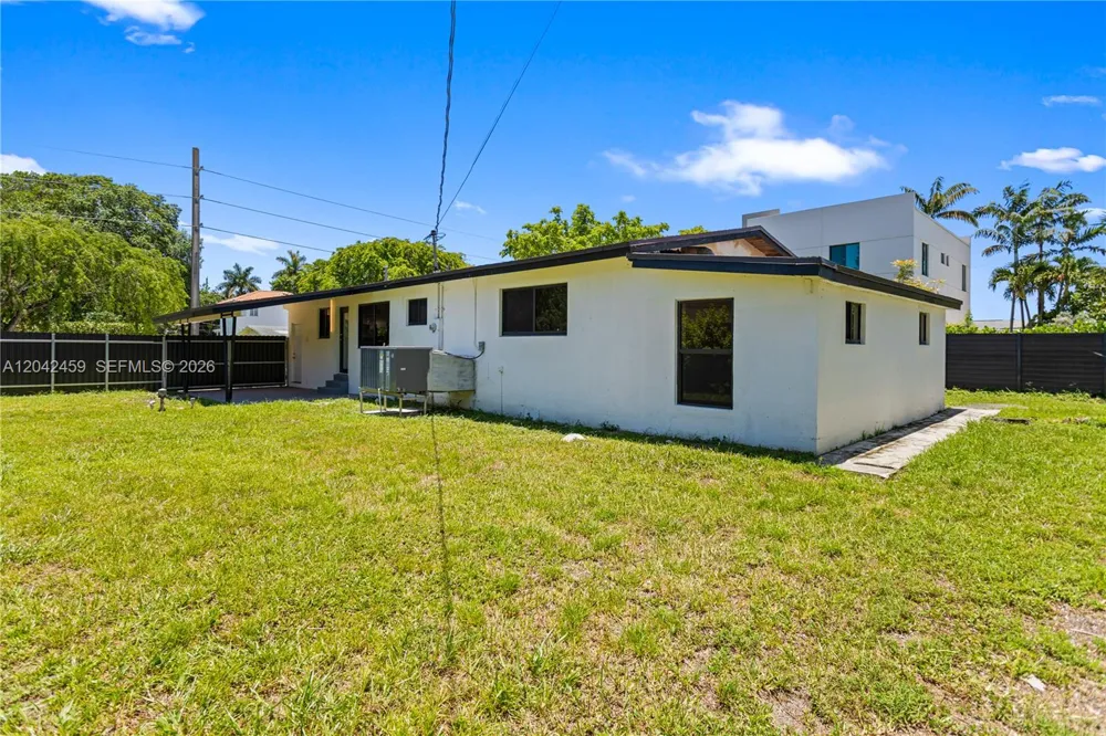 21330 NE 26 AV Aventura, FL 33180