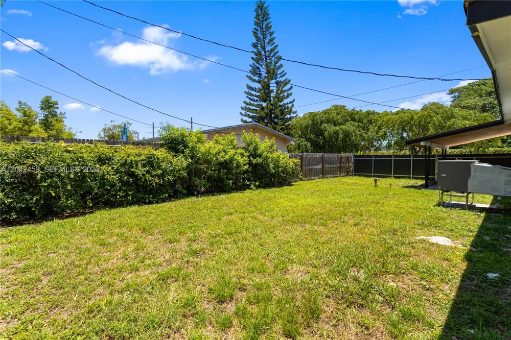 21330 NE 26 AV Aventura, FL 33180