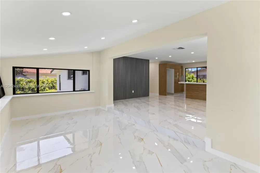 21330 NE 26 AV Aventura, FL 33180