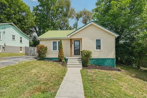 401 College Ave E