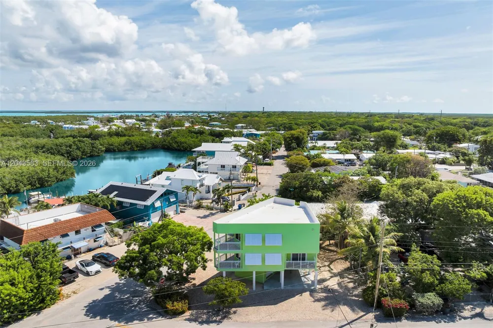 19 Park Drive Key Largo, FL 33037