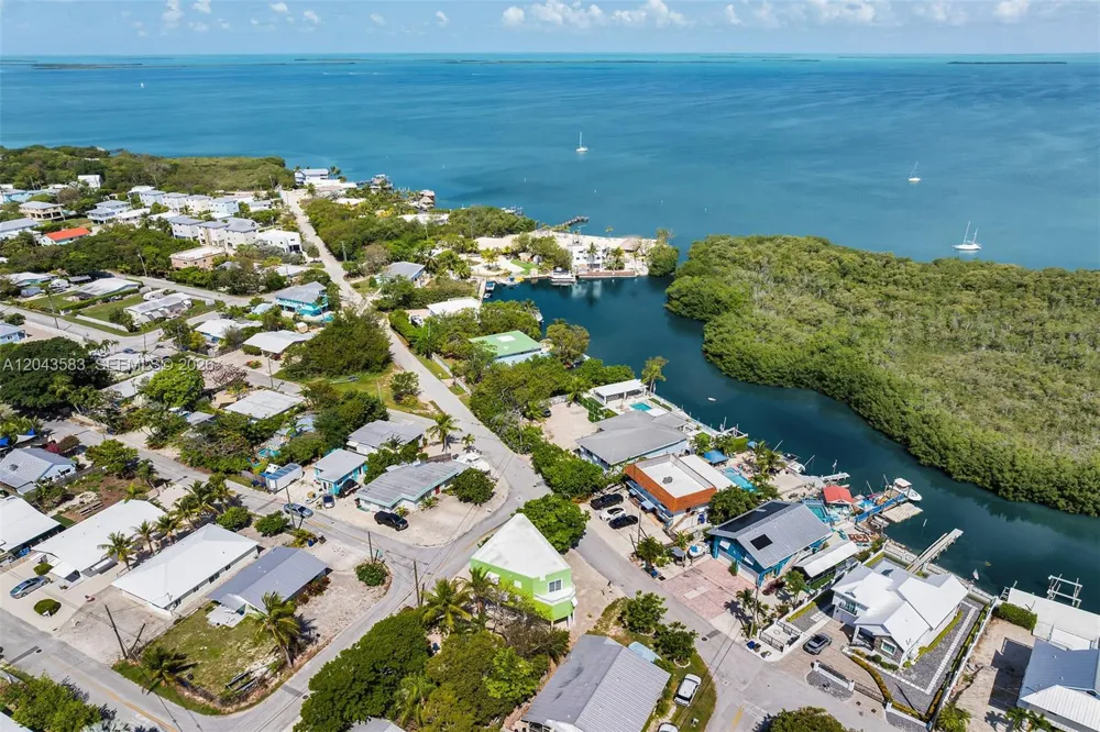 19 Park Drive Key Largo, FL 33037