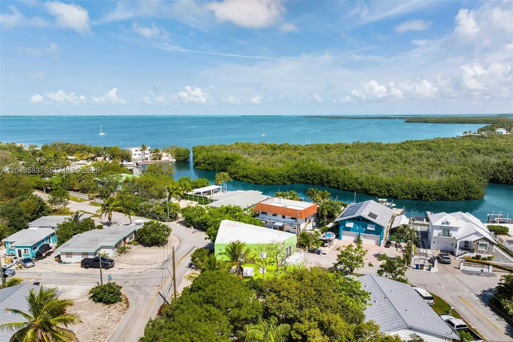 19 Park Drive Key Largo, FL 33037