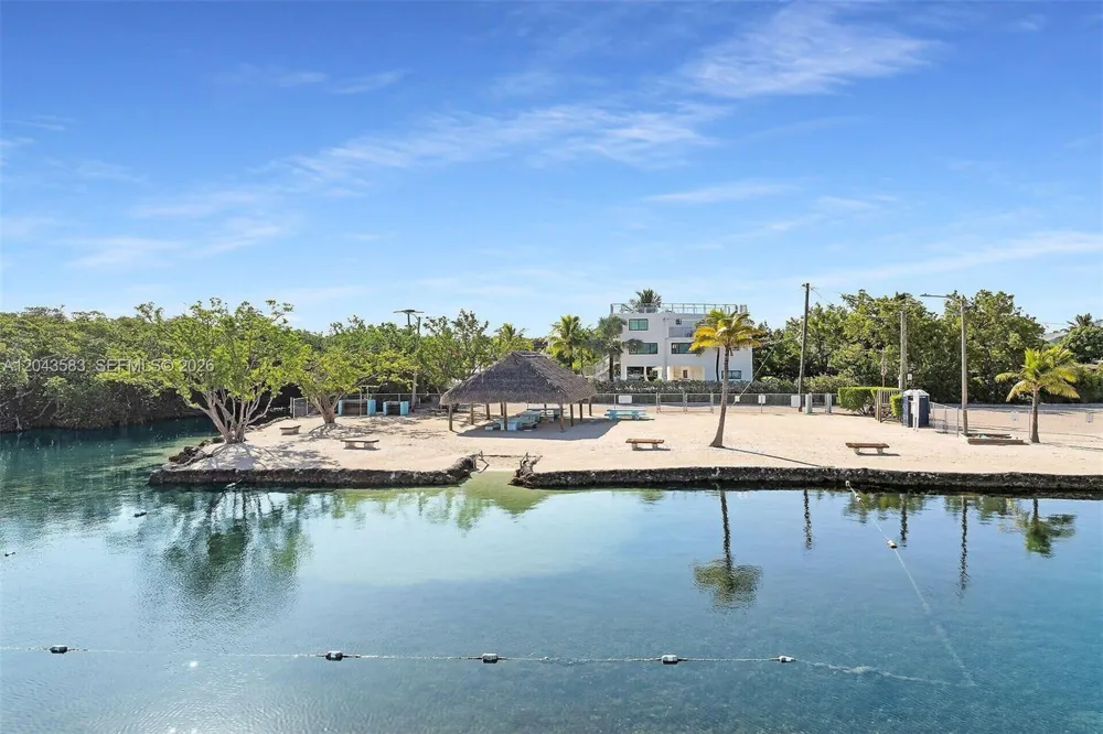 19 Park Drive Key Largo, FL 33037
