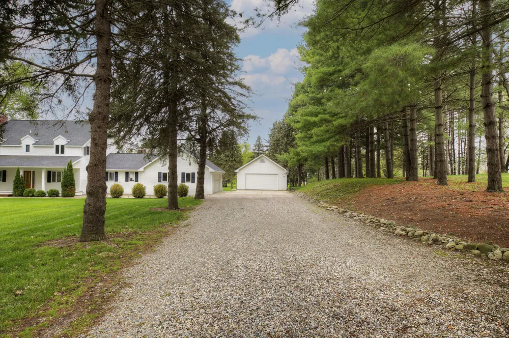 6121 Saline Waterworks Road Lodi Township, MI 48176