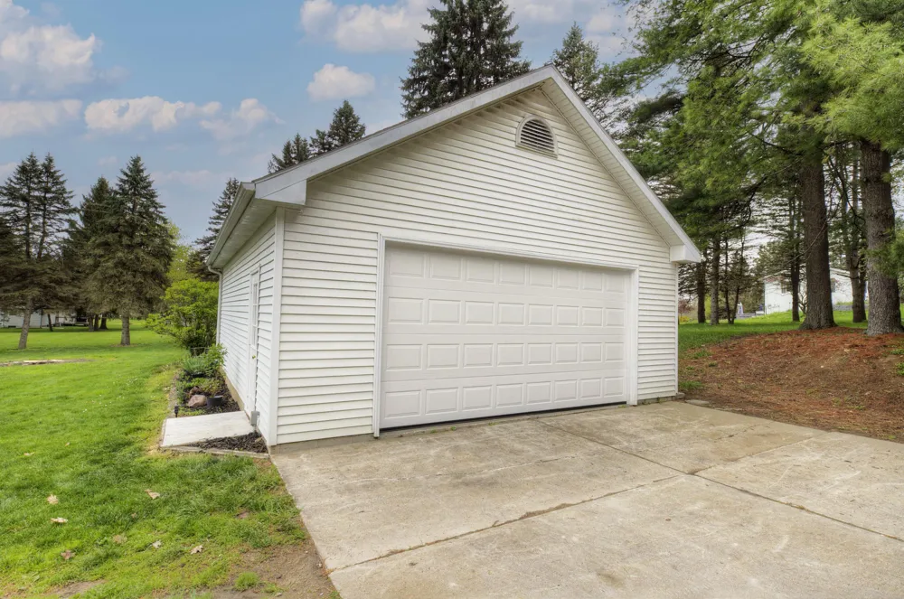 6121 Saline Waterworks Road Lodi Township, MI 48176