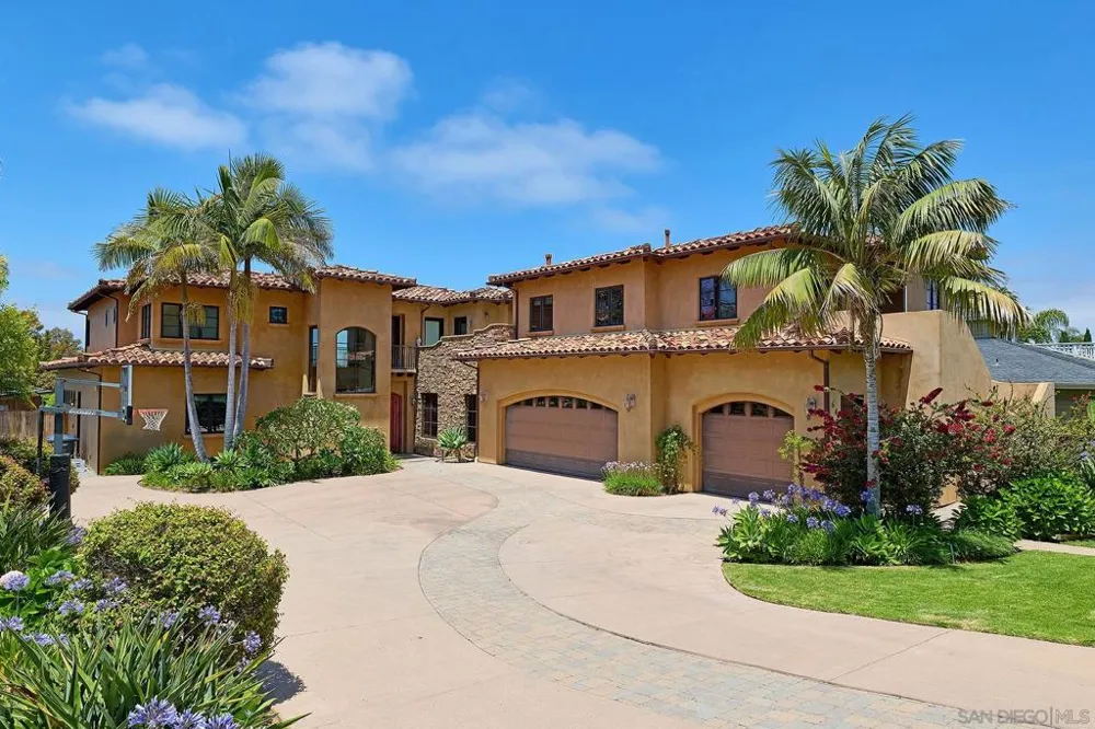 645 N. Rios Solana Beach, CA 92075