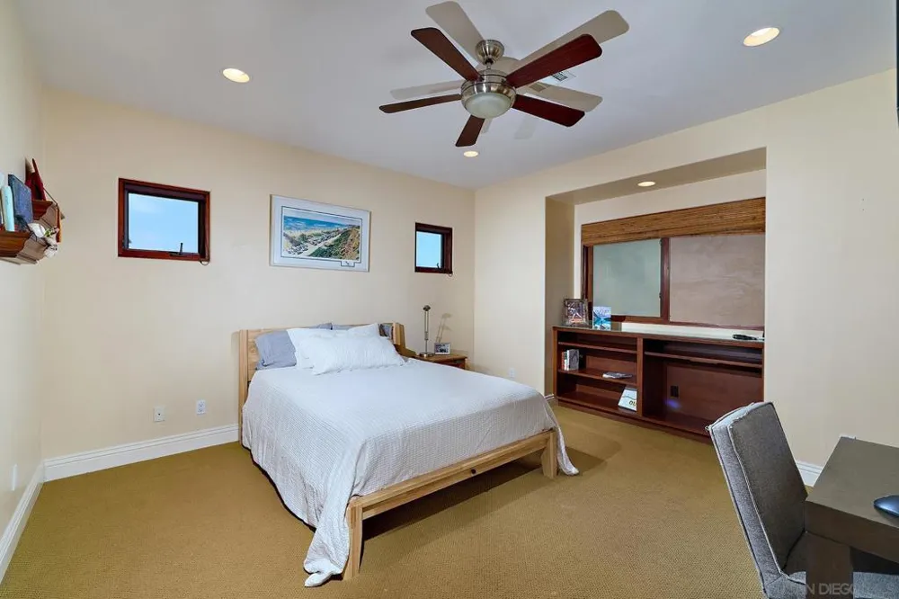 645 N. Rios Solana Beach, CA 92075