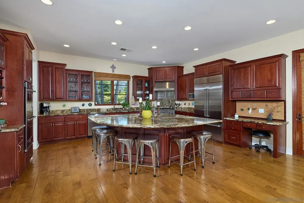 645 N. Rios Solana Beach, CA 92075