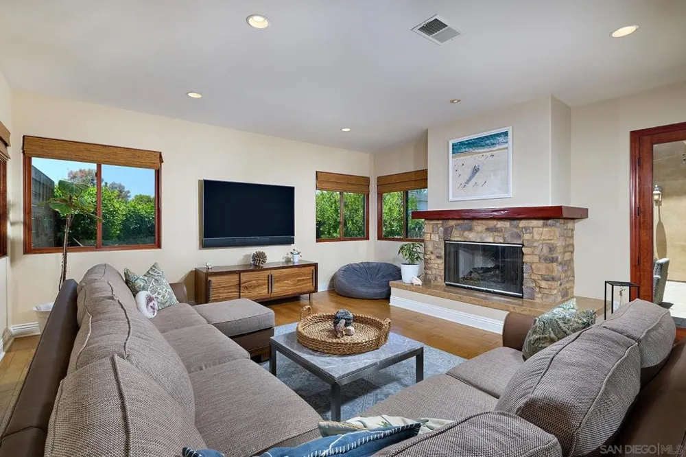 645 N. Rios Solana Beach, CA 92075
