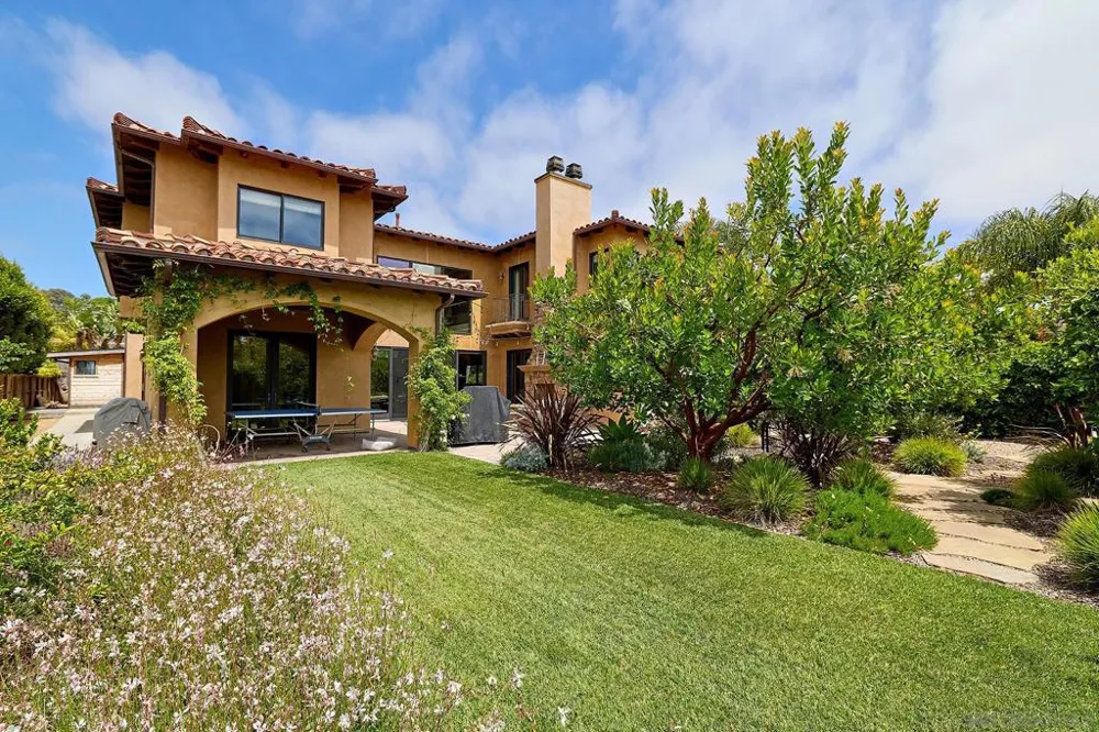 645 N. Rios Solana Beach, CA 92075