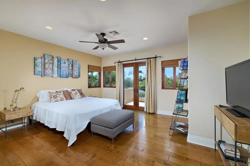 645 N. Rios Solana Beach, CA 92075