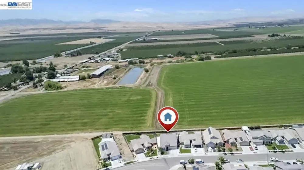1893 Summit Dr Los Banos, CA 93635