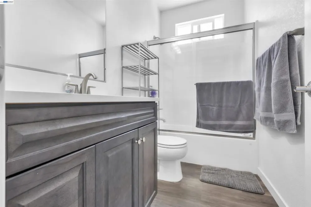 1893 Summit Dr Los Banos, CA 93635