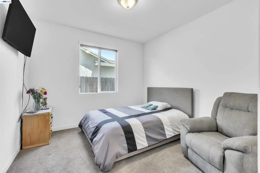 1893 Summit Dr Los Banos, CA 93635