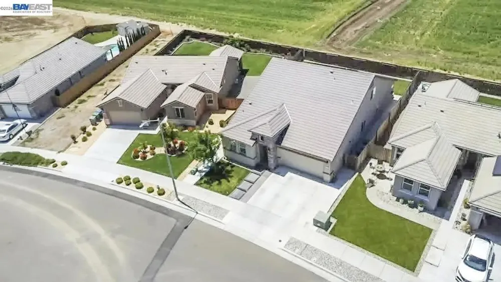 1893 Summit Dr Los Banos, CA 93635