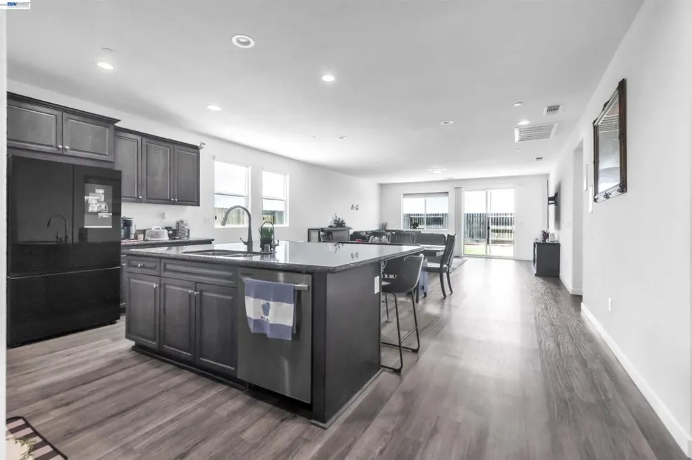 1893 Summit Dr Los Banos, CA 93635