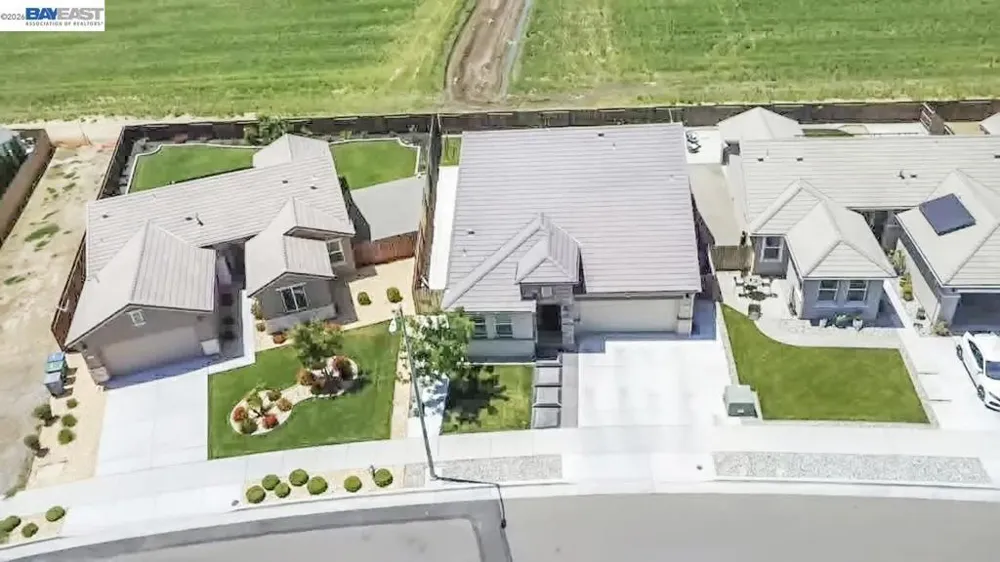 1893 Summit Dr Los Banos, CA 93635
