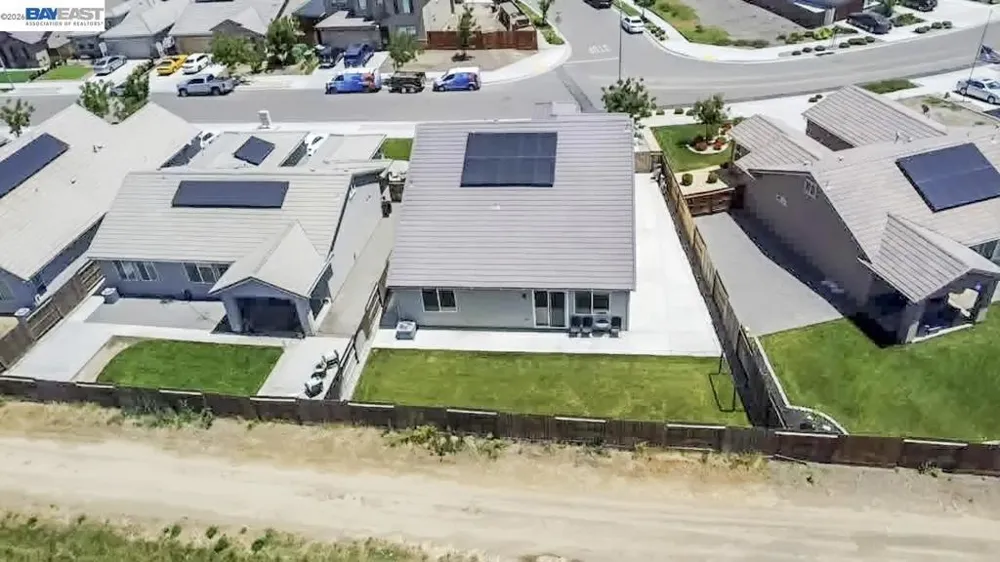1893 Summit Dr Los Banos, CA 93635
