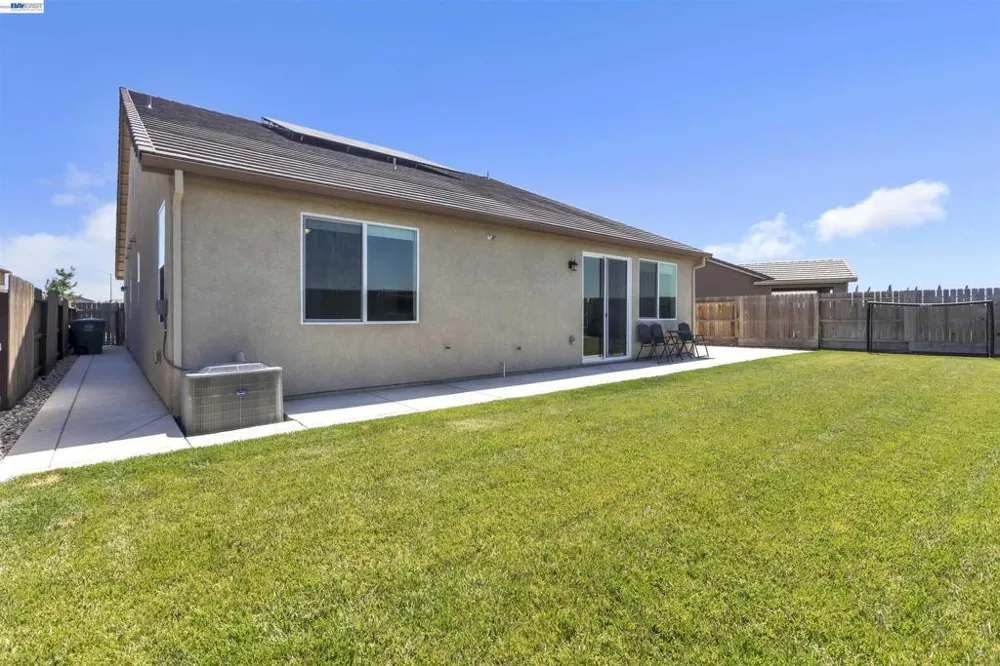1893 Summit Dr Los Banos, CA 93635