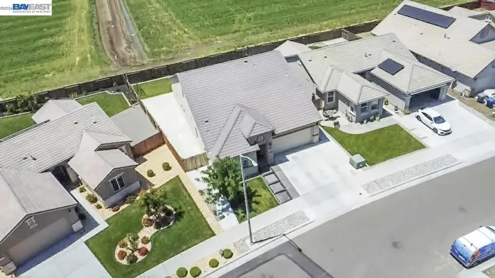 1893 Summit Dr Los Banos, CA 93635