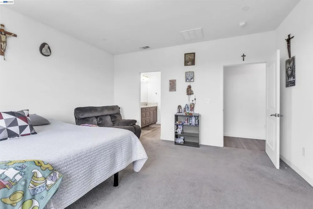 1893 Summit Dr Los Banos, CA 93635