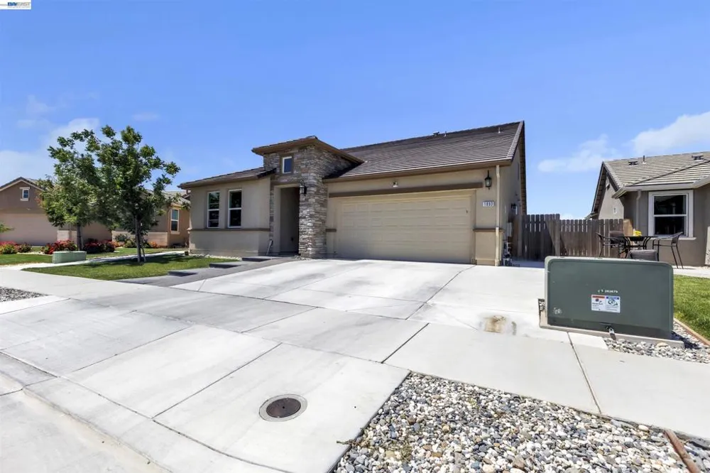1893 Summit Dr Los Banos, CA 93635