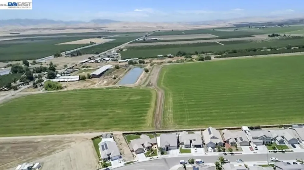 1893 Summit Dr Los Banos, CA 93635