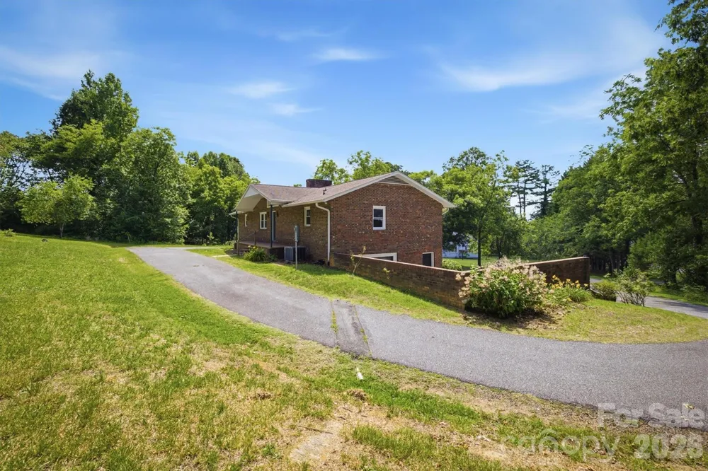 2671 Shady Grove Road Connelly Springs, NC 28612