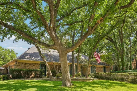 6102 Waterview Drive