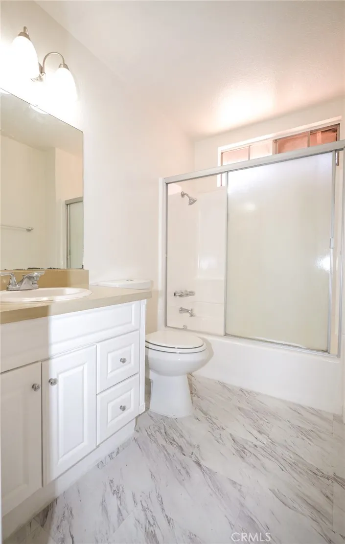 16600 Seville #C Fontana, CA 92335