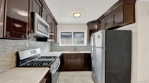 4392 Carpenter apt #2 Avenue