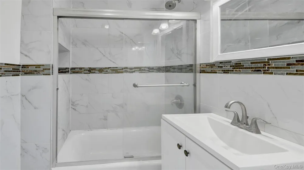 4392 Carpenter apt #2 Avenue Bronx, NY 10466