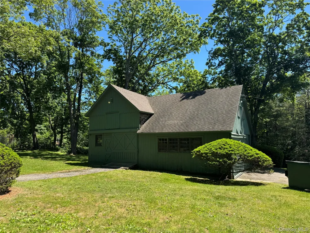 33 Crosby Street Center Moriches, NY 11934