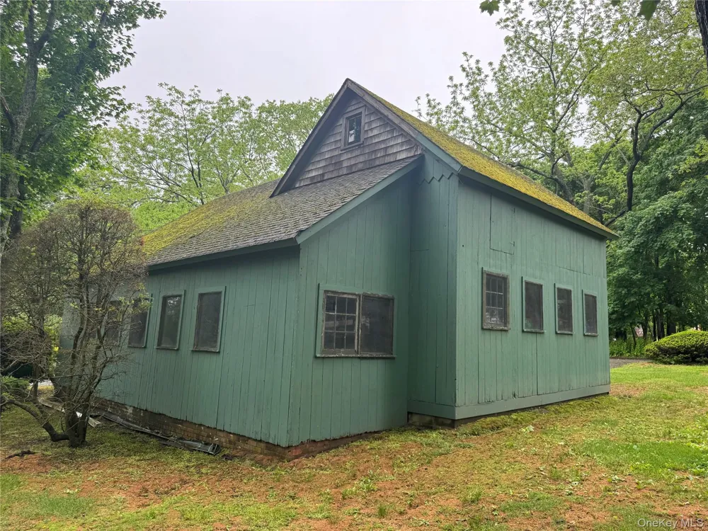 33 Crosby Street Center Moriches, NY 11934