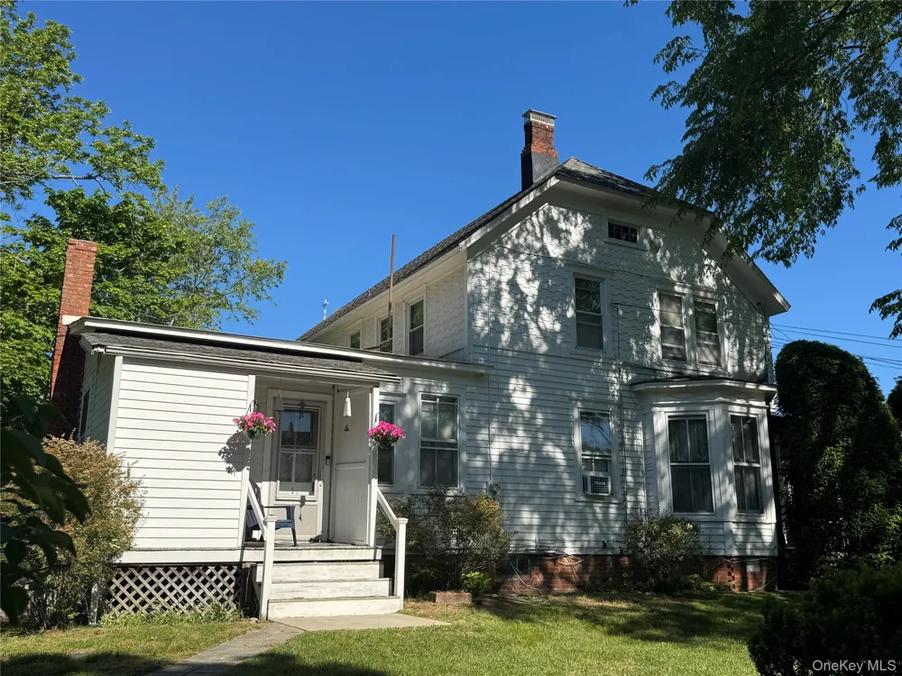 33 Crosby Street Center Moriches, NY 11934