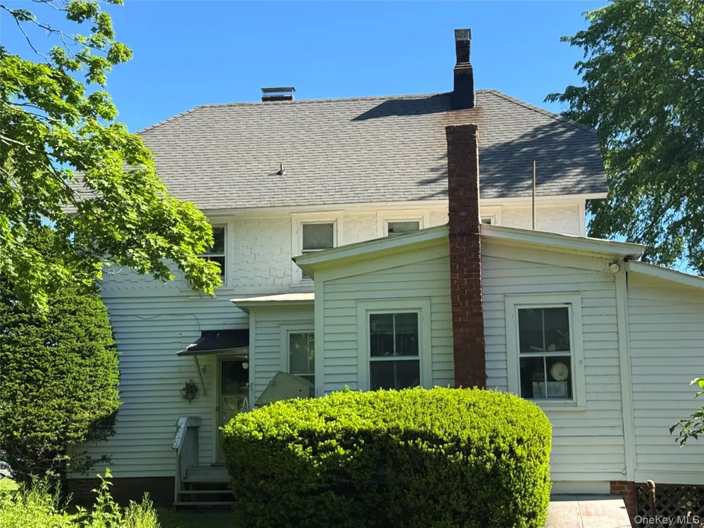 33 Crosby Street Center Moriches, NY 11934