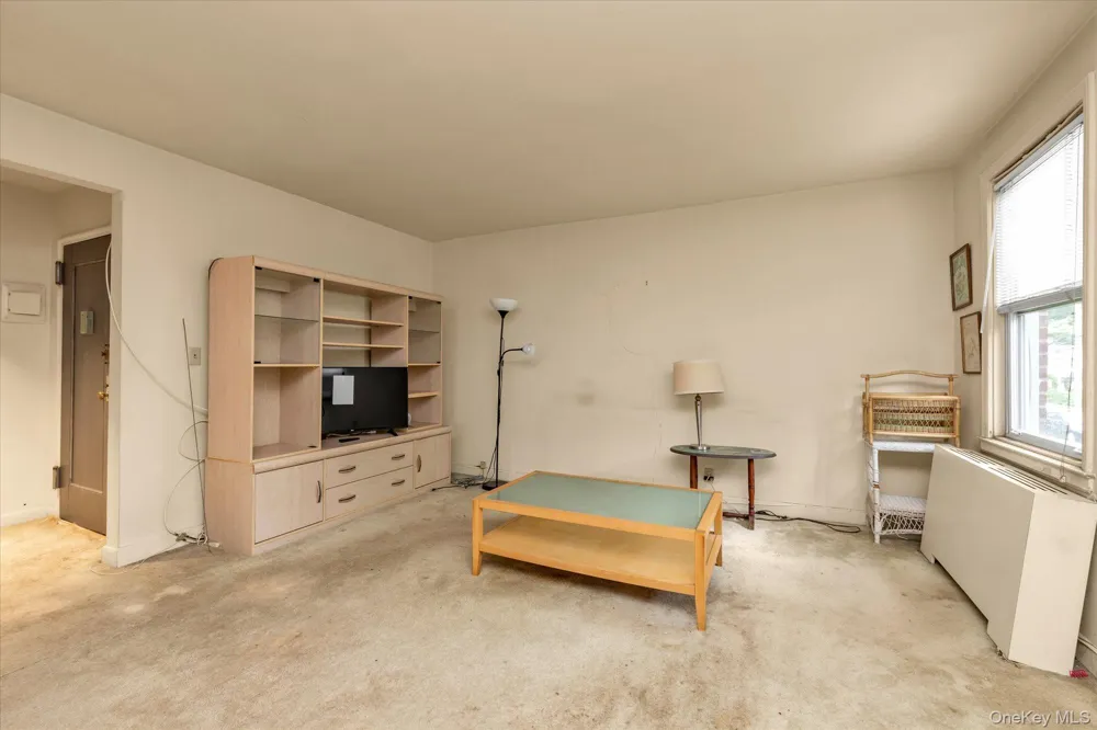 3 Edwards Street #1F Roslyn Heights, NY 11577