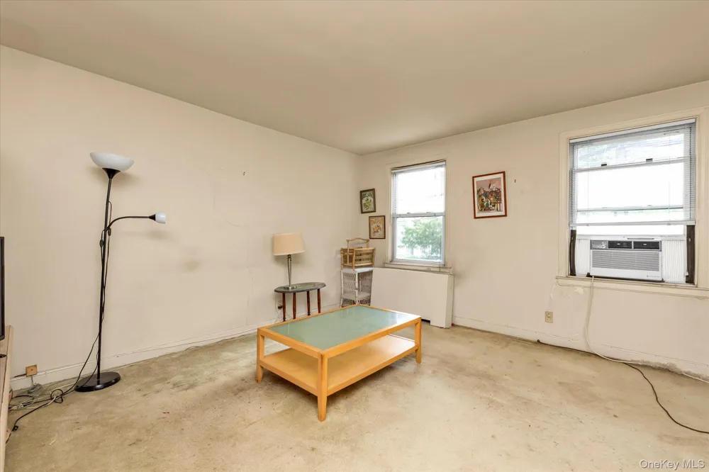 3 Edwards Street #1F Roslyn Heights, NY 11577